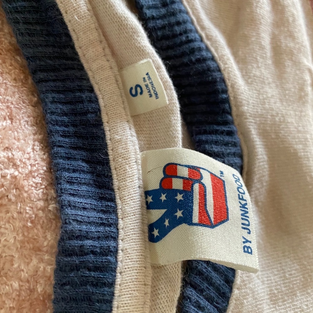 Graphic tee - Picture 2 of 2